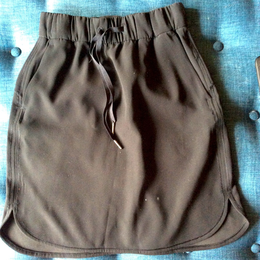 Lululemon on the fly skirt, size 2, black